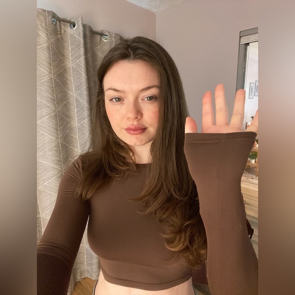 Back Cut Out Crop Top - Picture 4 of 6